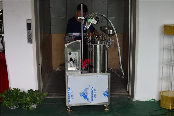 供銷1比1灌膠機